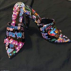 Graffiti pointed peep toe heels 👠